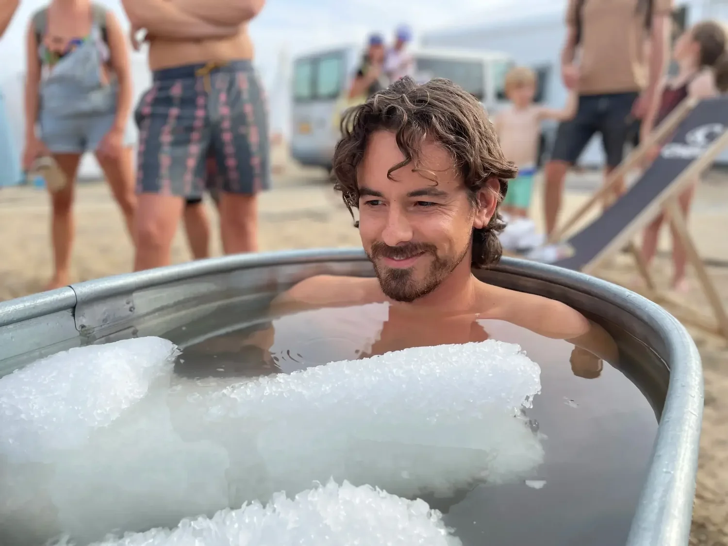 Tjeerd Buis van The Breath Wave in zijn ijsbad